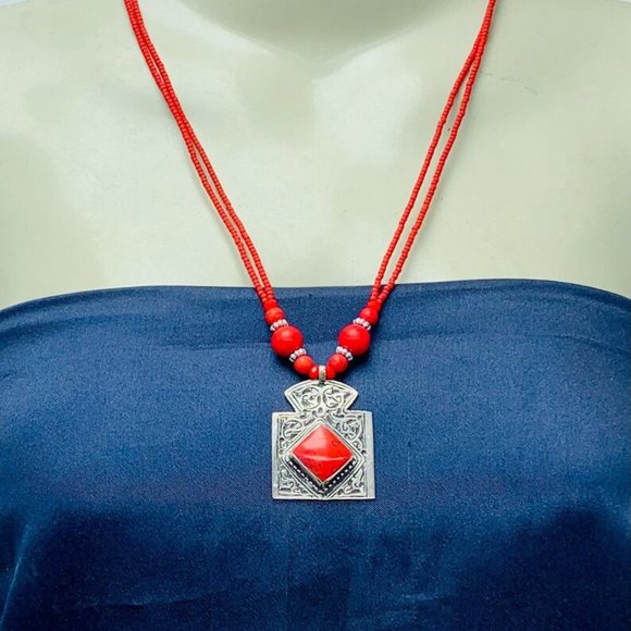 Beaded Pendant Necklace, Handmade Light Weight Necklace, Beaded Chain Pendant - Picture 2 of 5